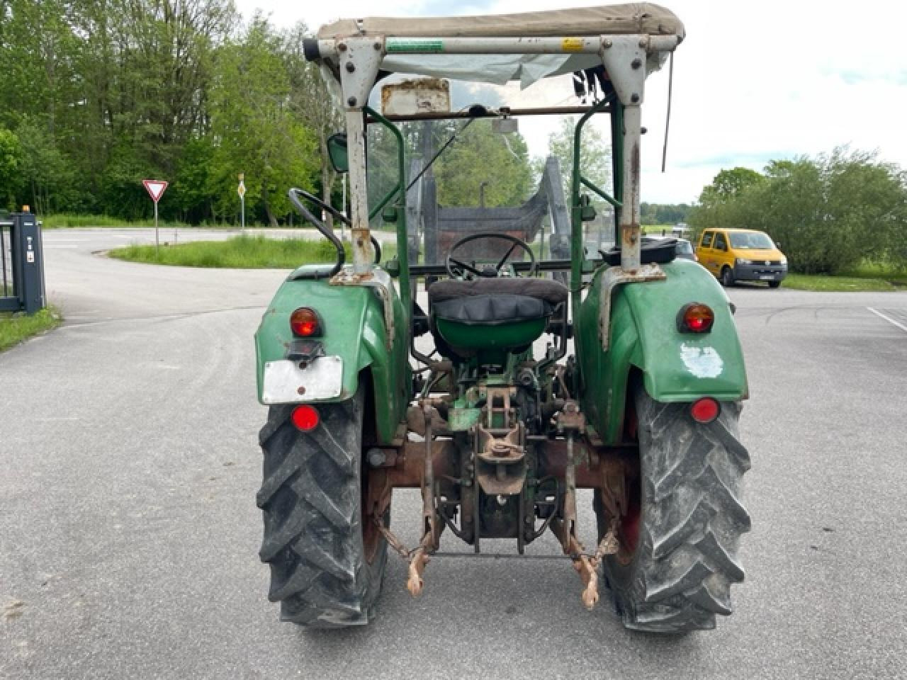 Deutz-Fahr D 4005 mit Frontlader / Oldtimer - Traktor: 4 kép. Deutz-Fahr D 4005 mit Frontlader / Oldtimer - Traktor: 4 kép.