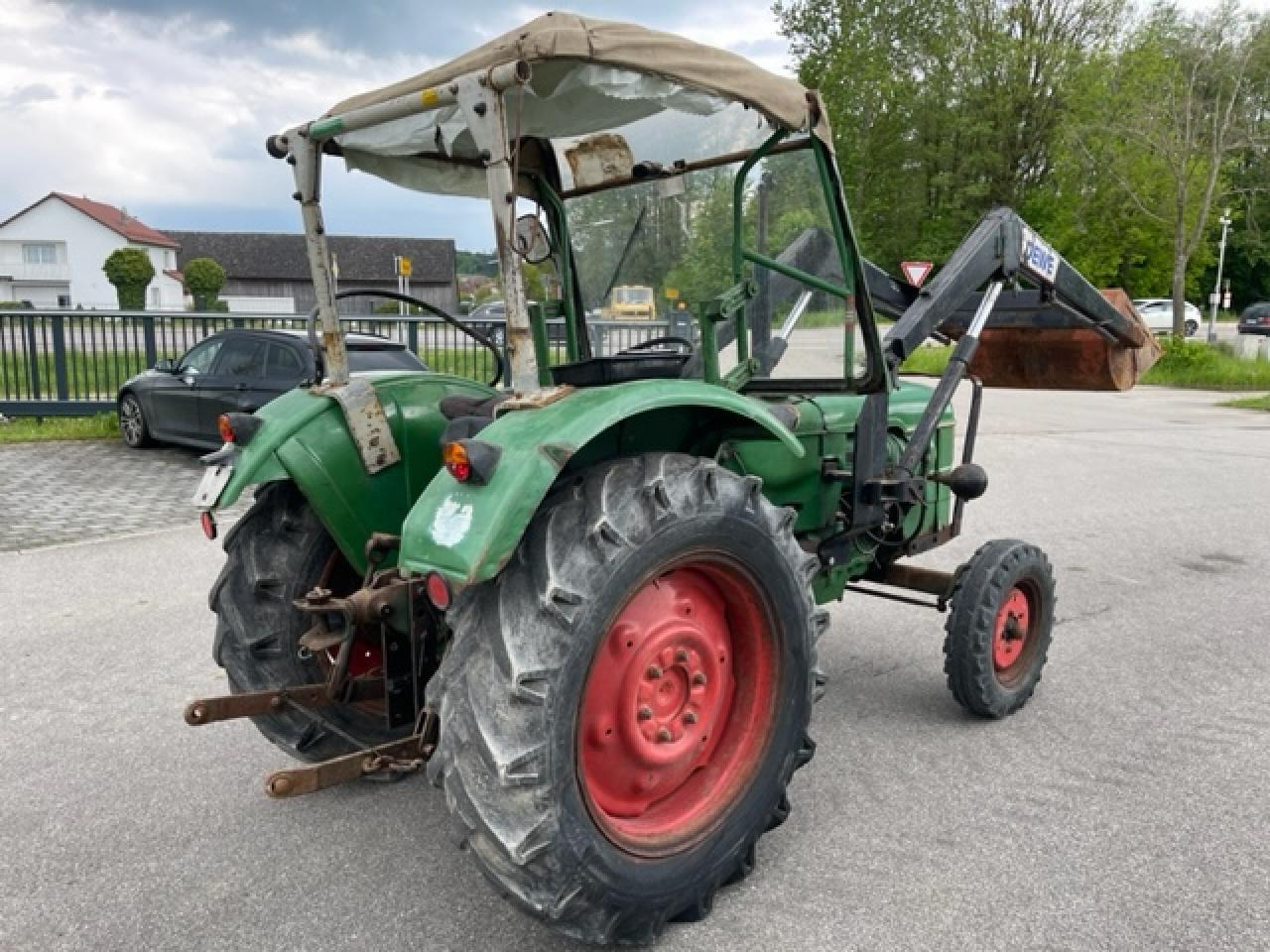 Deutz-Fahr D 4005 mit Frontlader / Oldtimer - Traktor: 5 kép. Deutz-Fahr D 4005 mit Frontlader / Oldtimer - Traktor: 5 kép.