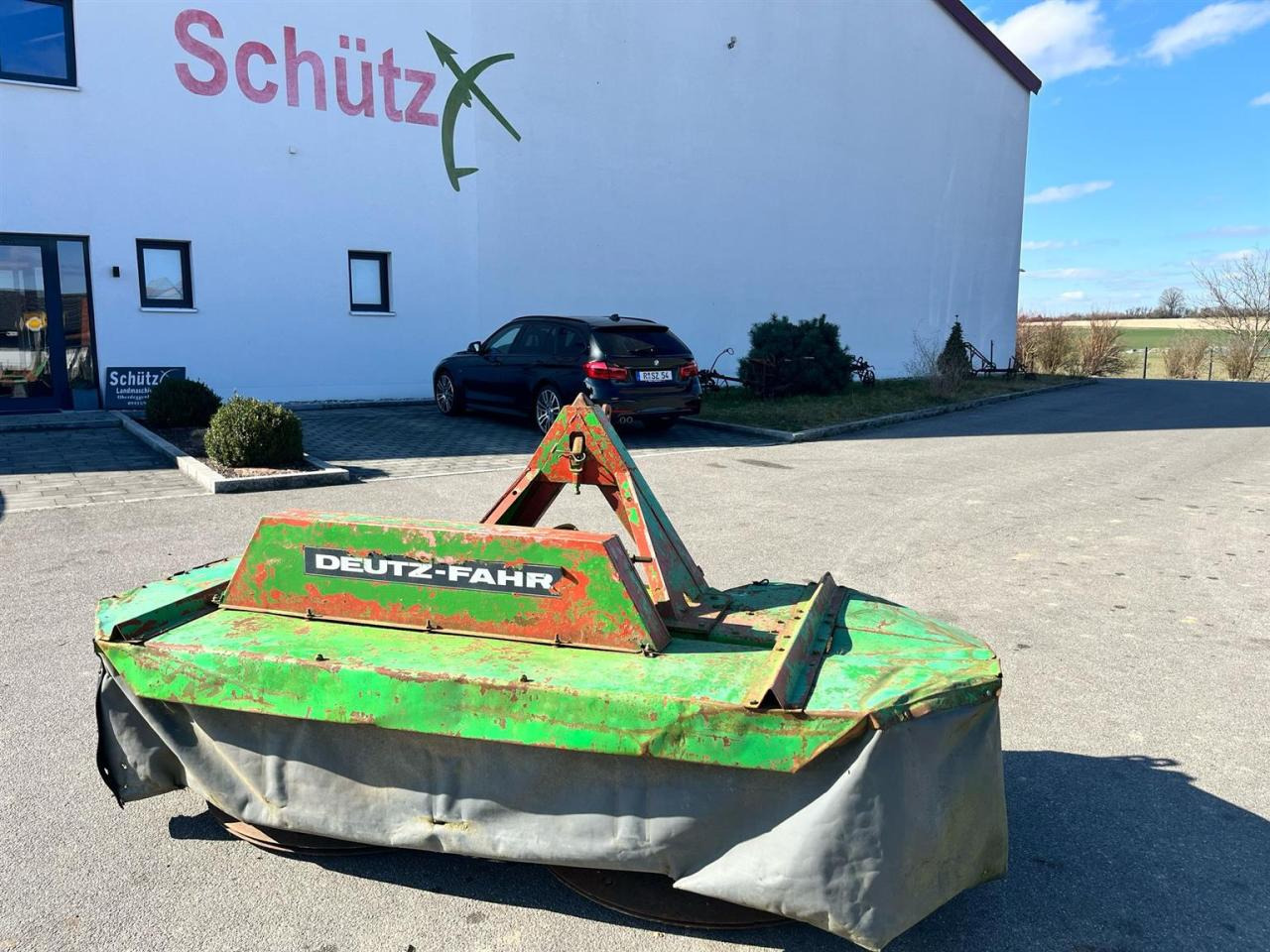 Deutz-Fahr Mähwerk mit 2 m Arbeitsbreite - Fűkasza: 1 kép. Deutz-Fahr Mähwerk mit 2 m Arbeitsbreite - Fűkasza: 1 kép.