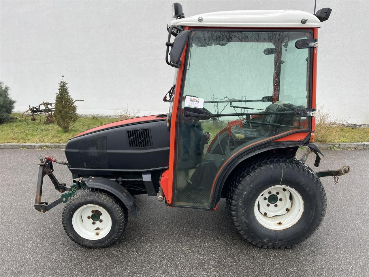 Goldoni IDEA 30HST Goldoni, Rasenmäher und Mulcher, Kabine, Frontkraftheber, Heckhubwerkanhängung - Traktor: 2 kép. Goldoni IDEA 30HST Goldoni, Rasenmäher und Mulcher, Kabine, Frontkraftheber, Heckhubwerkanhängung - Traktor: 2 kép.