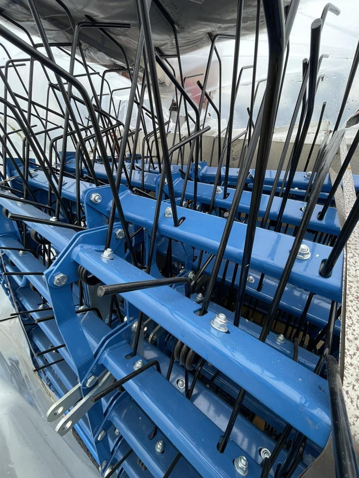 Hatzenbichler Neuer unbenutzter Striegel mit hydraulischer Druckverstellung, 12m AB, Hatzenbichler Striegel - Borona: 5 kép. Hatzenbichler Neuer unbenutzter Striegel mit hydraulischer Druckverstellung, 12m AB, Hatzenbichler Striegel - Borona: 5 kép.