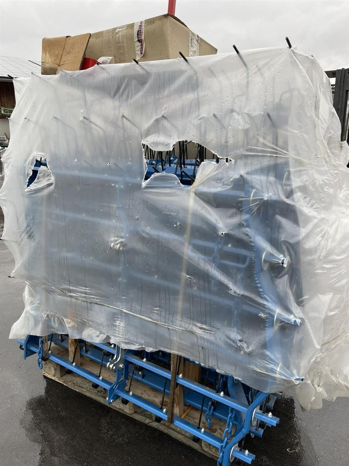 Hatzenbichler Neuer unbenutzter Striegel mit hydraulischer Druckverstellung, 12m AB, Hatzenbichler Striegel - Borona: 4 kép. Hatzenbichler Neuer unbenutzter Striegel mit hydraulischer Druckverstellung, 12m AB, Hatzenbichler Striegel - Borona: 4 kép.