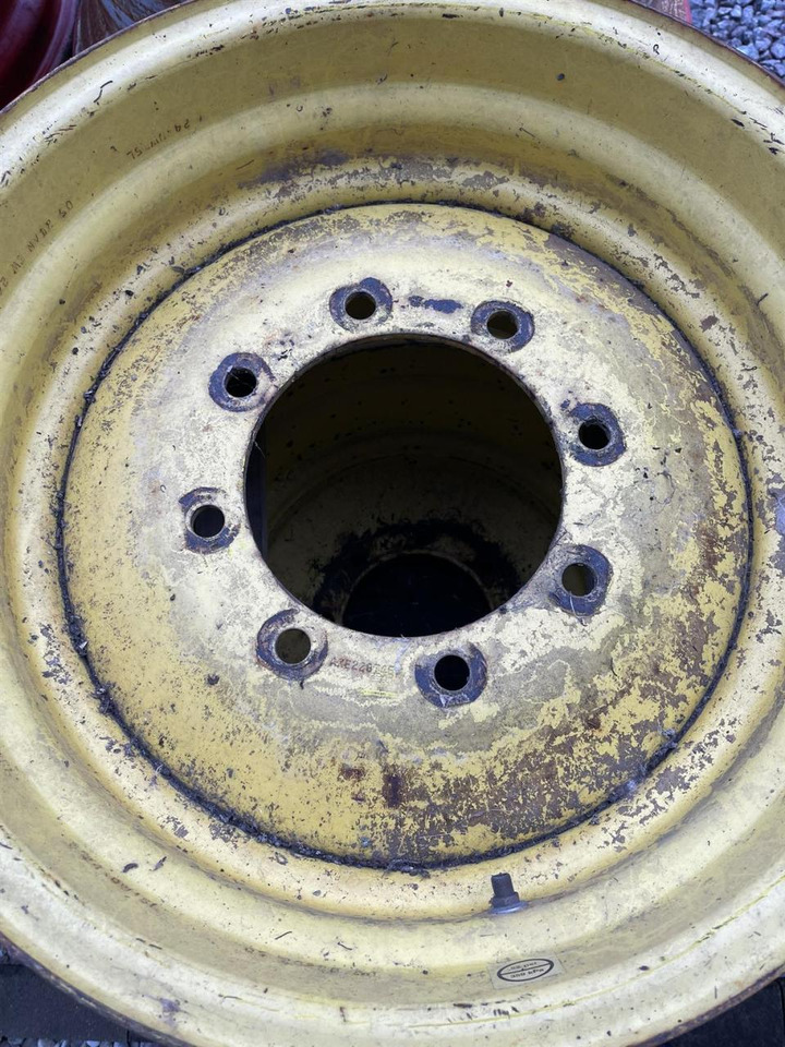 John Deere 15X24 / 8 Loch Felge - Felni: 3 kép. John Deere 15X24 / 8 Loch Felge - Felni: 3 kép.