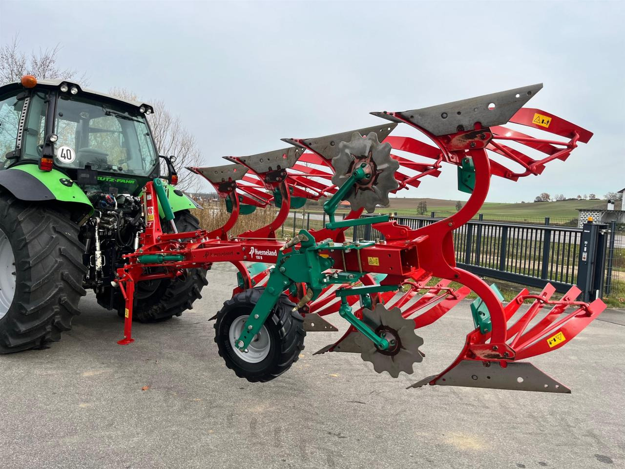 Kverneland KK 150B-100 4 Schar Pflug - Eke: 5 kép. Kverneland KK 150B-100 4 Schar Pflug - Eke: 5 kép.