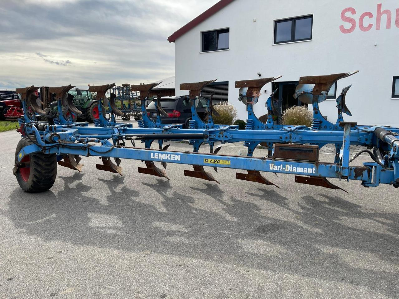 Lemken Vari Diamant 9X 6/7L100, 7 - Schar Pflug - Eke: 3 kép. Lemken Vari Diamant 9X 6/7L100, 7 - Schar Pflug - Eke: 3 kép.