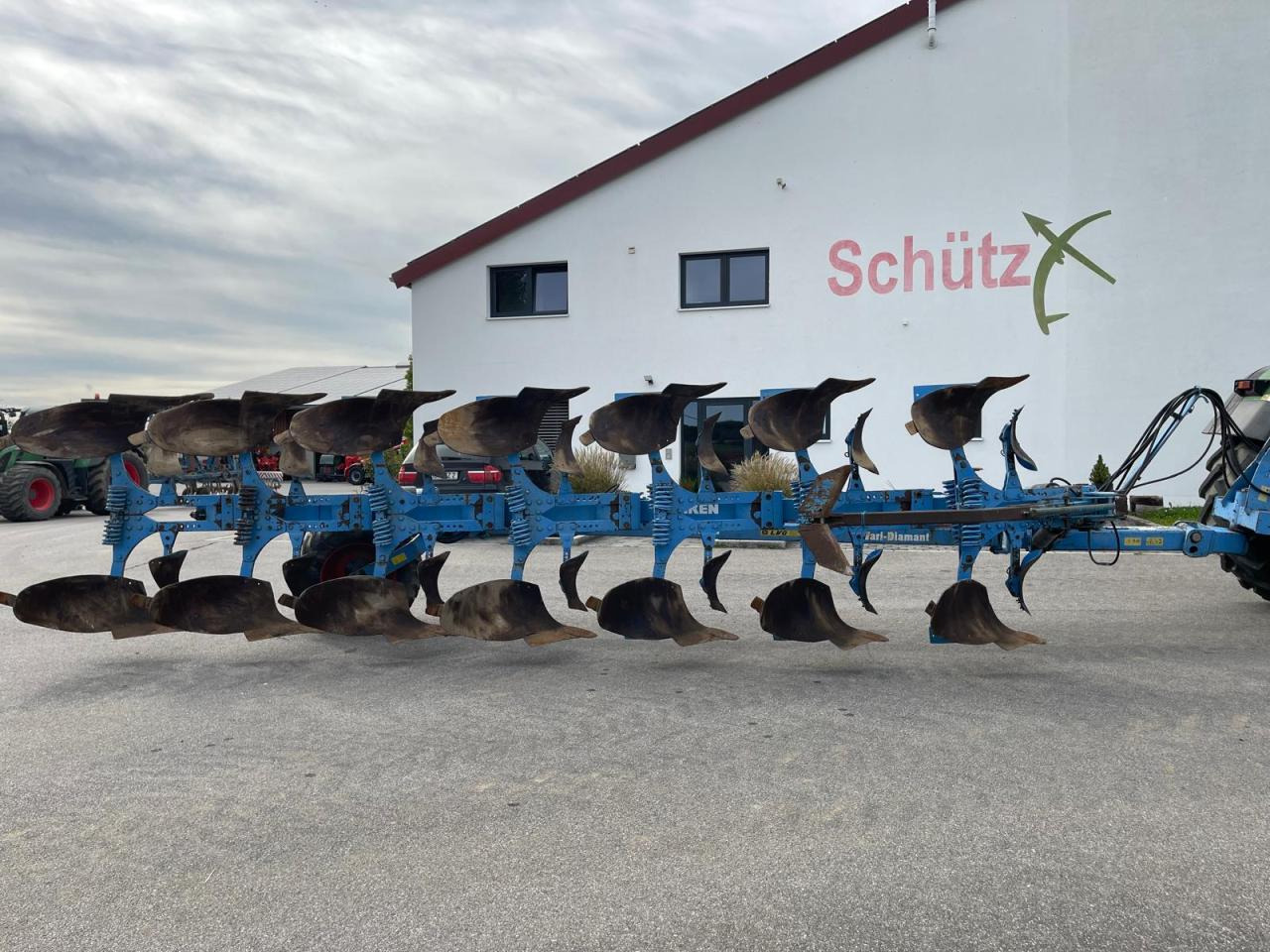 Lemken Vari Diamant 9X 6/7L100, 7 - Schar Pflug - Eke: 1 kép. Lemken Vari Diamant 9X 6/7L100, 7 - Schar Pflug - Eke: 1 kép.