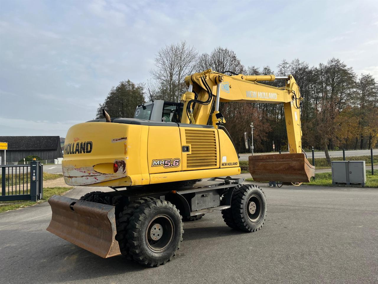 New Holland MH 5.6 inkl. Grabenlöffel, Tieflöffel - Gumikerekes kotró: 5 kép. New Holland MH 5.6 inkl. Grabenlöffel, Tieflöffel - Gumikerekes kotró: 5 kép.