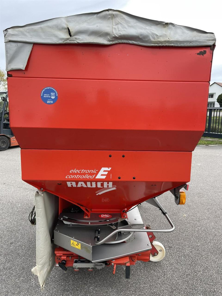 Rauch Axera H EMC 1102 Quantron P, Düngestreuer - Műtrágyaszóró: 4 kép. Rauch Axera H EMC 1102 Quantron P, Düngestreuer - Műtrágyaszóró: 4 kép.