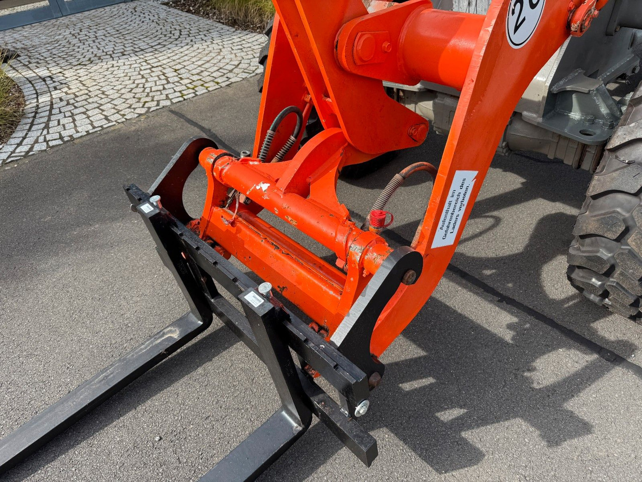 Atlas AR 80 hydr. SW , Palettengabel - Gumikerekes homlokrakodó: 4 kép. Atlas AR 80 hydr. SW , Palettengabel - Gumikerekes homlokrakodó: 4 kép.