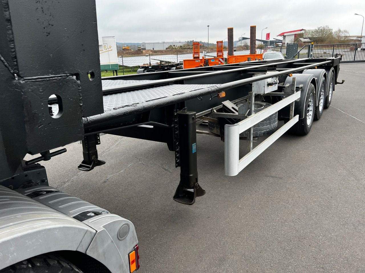 H&W 3- Achs Auflieger für Presscontainer H&W 3- Achs Auflieger für Presscontainer - Félpótkocsi cserefelépítményes: 4 kép. H&W 3- Achs Auflieger für Presscontainer H&W 3- Achs Auflieger für Presscontainer - Félpótkocsi cserefelépítményes: 4 kép.