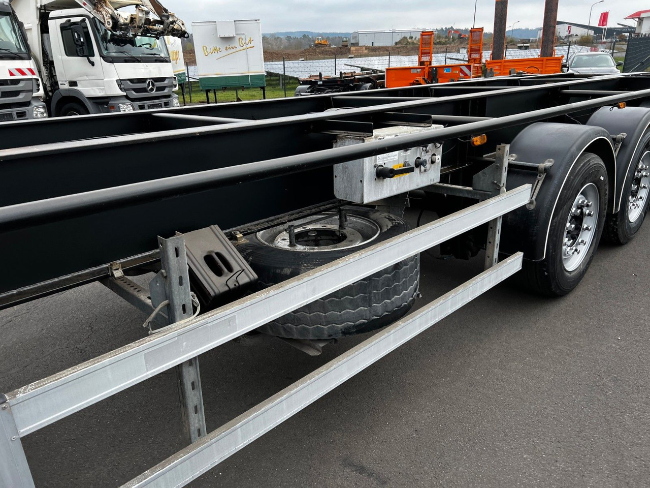 H&W 3- Achs Auflieger für Presscontainer H&W 3- Achs Auflieger für Presscontainer - Félpótkocsi cserefelépítményes: 5 kép. H&W 3- Achs Auflieger für Presscontainer H&W 3- Achs Auflieger für Presscontainer - Félpótkocsi cserefelépítményes: 5 kép.