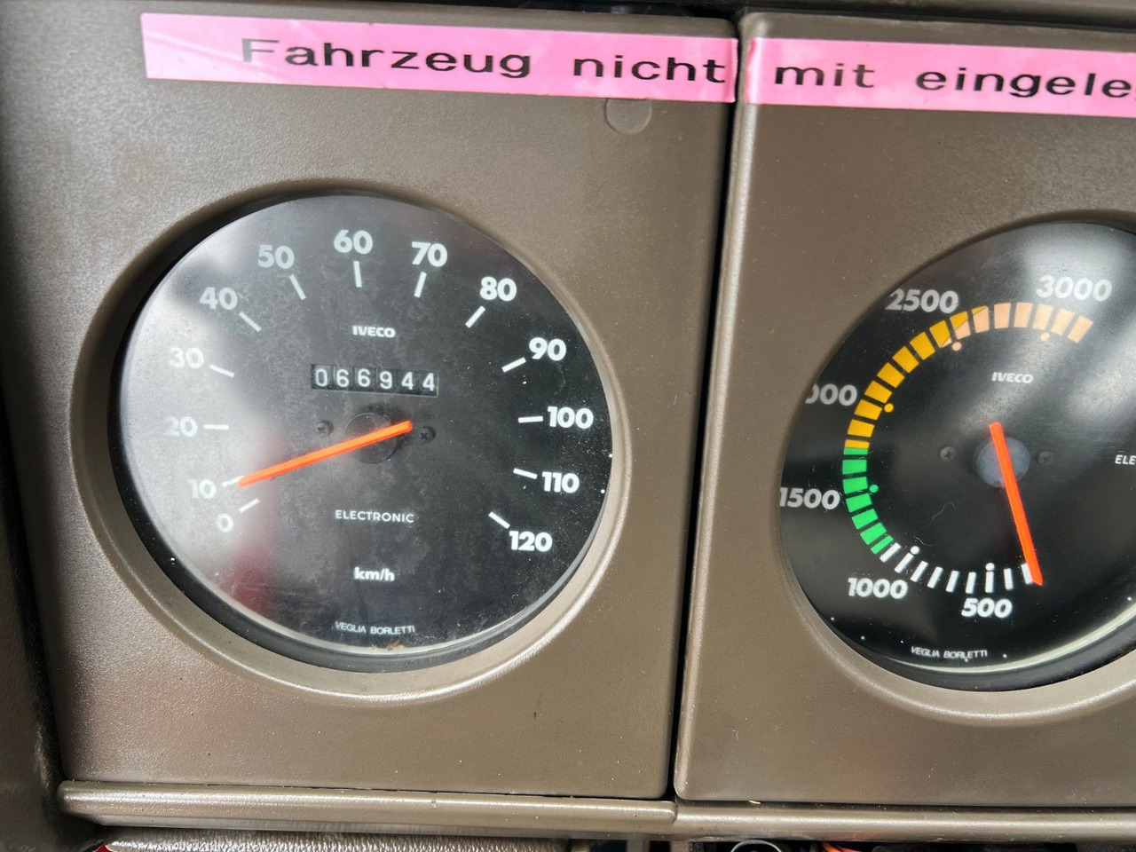 Horgos rakodó teherautó Iveco Magirus Turbo 160-30 AH - Oldtimer- V 8 - Motor Iveco Magirus Turbo 160-30 AH - Oldtimer- V 8 - Motor: 14 kép.