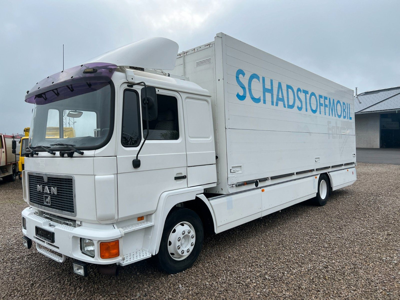 MAN 14.272 Schwenkwand / Schadstoffmobil MAN 14.272 Schwenkwand / Schadstoffmobil - Italszállító teherautó: 1 kép. MAN 14.272 Schwenkwand / Schadstoffmobil MAN 14.272 Schwenkwand / Schadstoffmobil - Italszállító teherautó: 1 kép.