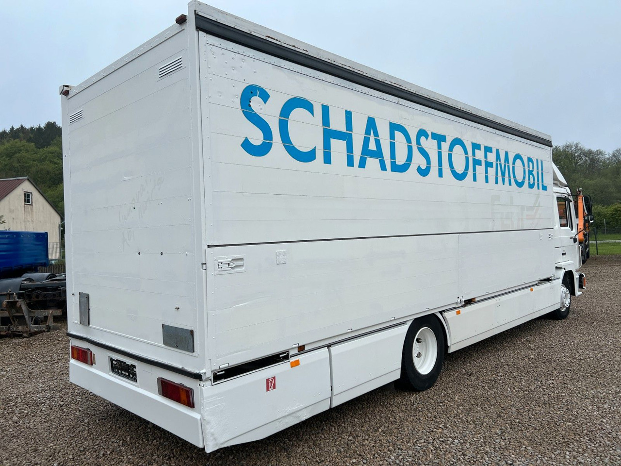 MAN 14.272 Schwenkwand / Schadstoffmobil MAN 14.272 Schwenkwand / Schadstoffmobil - Italszállító teherautó: 2 kép. MAN 14.272 Schwenkwand / Schadstoffmobil MAN 14.272 Schwenkwand / Schadstoffmobil - Italszállító teherautó: 2 kép.