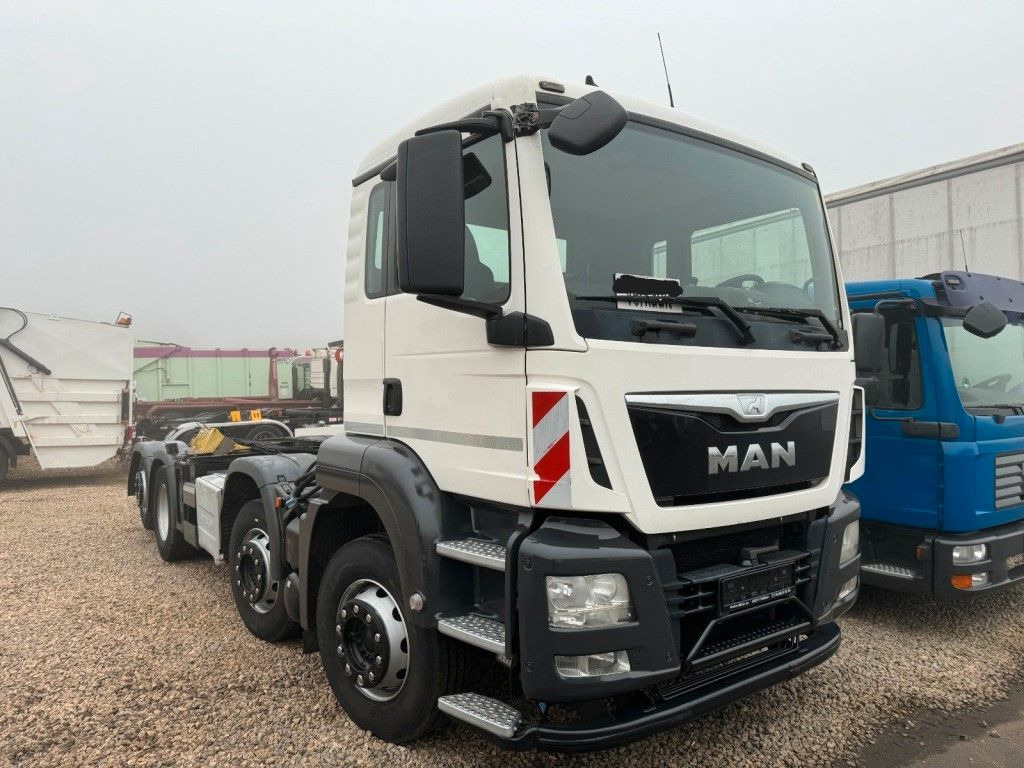 MAN 32.360 TGS 8x2 Fahrgestell MAN 32.360 TGS 8x2 Fahrgestell - Alvaz teherautó: 3 kép. MAN 32.360 TGS 8x2 Fahrgestell MAN 32.360 TGS 8x2 Fahrgestell - Alvaz teherautó: 3 kép.