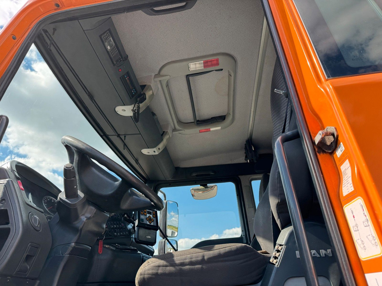 MAN TGA 18.350 4x4 Meiler Abroller RK 14.45 Winterd. - Horgos rakodó teherautó: 5 kép. MAN TGA 18.350 4x4 Meiler Abroller RK 14.45 Winterd. - Horgos rakodó teherautó: 5 kép.