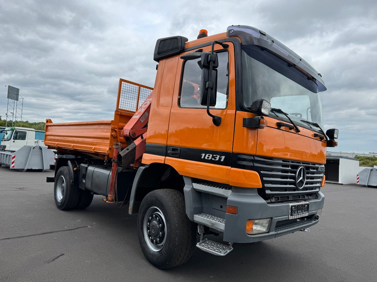 Mercedes-Benz Actros 1831 4x4 Kipper - Kran- Kupplung- Blattfe - Billenőplatós teherautó, Darus autó: 5 kép. Mercedes-Benz Actros 1831 4x4 Kipper - Kran- Kupplung- Blattfe - Billenőplatós teherautó, Darus autó: 5 kép.