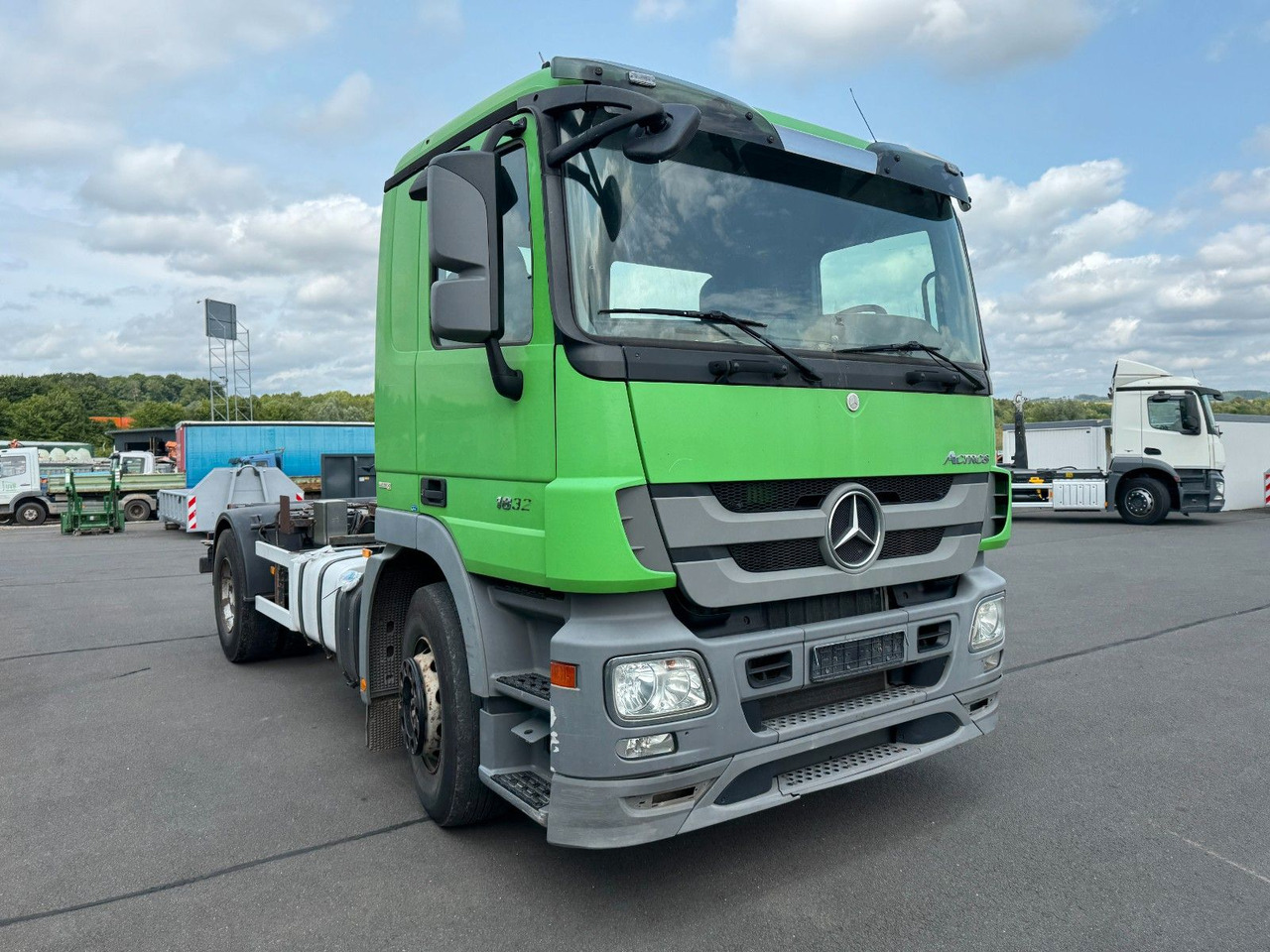 Alvaz teherautó Mercedes-Benz Actros 1832 MP 3 Kipperfahrgestell + Klima: 14 kép. Alvaz teherautó Mercedes-Benz Actros 1832 MP 3 Kipperfahrgestell + Klima: 14 kép.