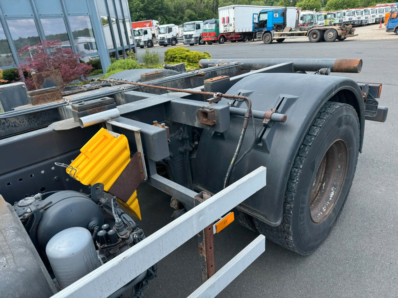 Alvaz teherautó Mercedes-Benz Actros 1832 MP 3 Kipperfahrgestell + Klima: 6 kép. Alvaz teherautó Mercedes-Benz Actros 1832 MP 3 Kipperfahrgestell + Klima: 6 kép.