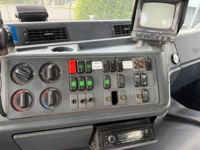 Mercedes-Benz Actros 2031 4x4 Hydraulik + Wechselsystem - Alvaz teherautó: 5 kép. Mercedes-Benz Actros 2031 4x4 Hydraulik + Wechselsystem - Alvaz teherautó: 5 kép.