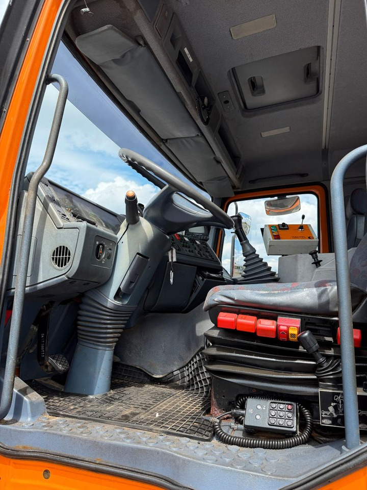 Mercedes-Benz Actros 2031 4x4 Hydraulik + Wechselsystem - Alvaz teherautó: 3 kép. Mercedes-Benz Actros 2031 4x4 Hydraulik + Wechselsystem - Alvaz teherautó: 3 kép.