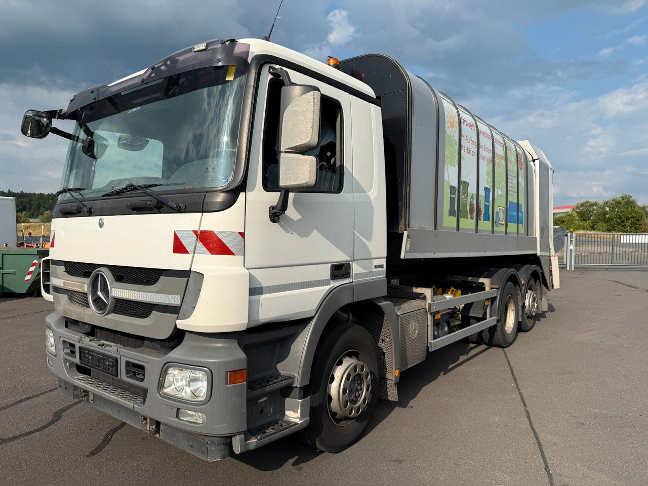 Mercedes-Benz Actros MP3 2532 6x2 Faun Rotorpress 521 - Szemetesautó: 1 kép. Mercedes-Benz Actros MP3 2532 6x2 Faun Rotorpress 521 - Szemetesautó: 1 kép.