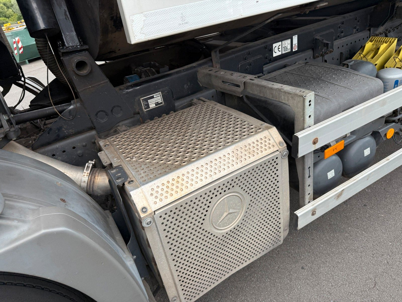 Mercedes-Benz Actros MP3 2532 6x2 Faun Rotorpress 521 - Szemetesautó: 5 kép. Mercedes-Benz Actros MP3 2532 6x2 Faun Rotorpress 521 - Szemetesautó: 5 kép.