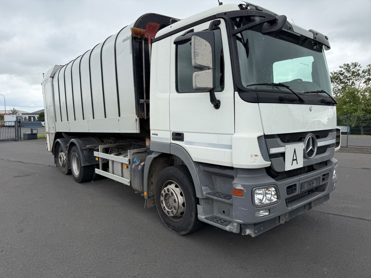 Mercedes-Benz Actros MP3 2532 6x2 Faun Rotorpress 521 - Szemetesautó: 3 kép. Mercedes-Benz Actros MP3 2532 6x2 Faun Rotorpress 521 - Szemetesautó: 3 kép.