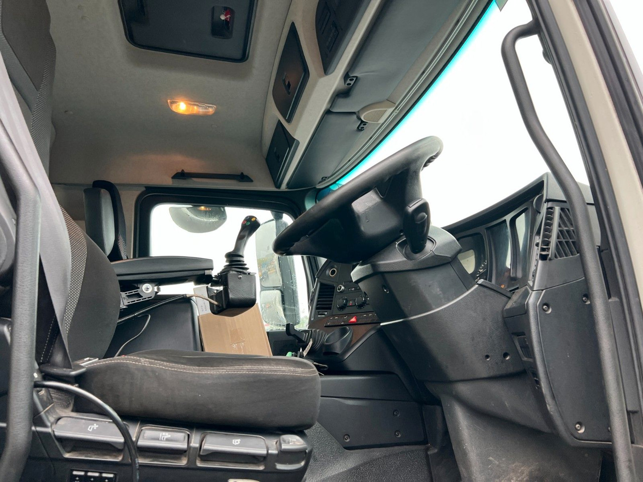 Szemetesautó Mercedes-Benz Antos 2533 6x2 Seitenlader  Zoeller S LF 22 Mercedes-Benz Antos 2533 6x2 Seitenlader  Zoeller S LF 22: 6 kép.