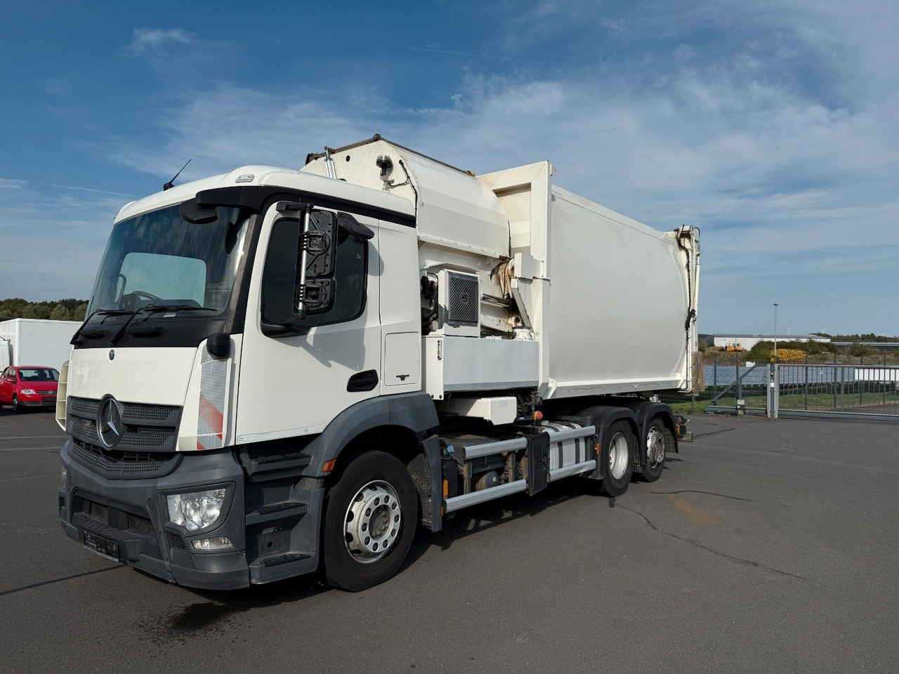 Mercedes-Benz Antos 2533 Seitenlader HS SL- VK- F - Szemetesautó: 1 kép. Mercedes-Benz Antos 2533 Seitenlader HS SL- VK- F - Szemetesautó: 1 kép.