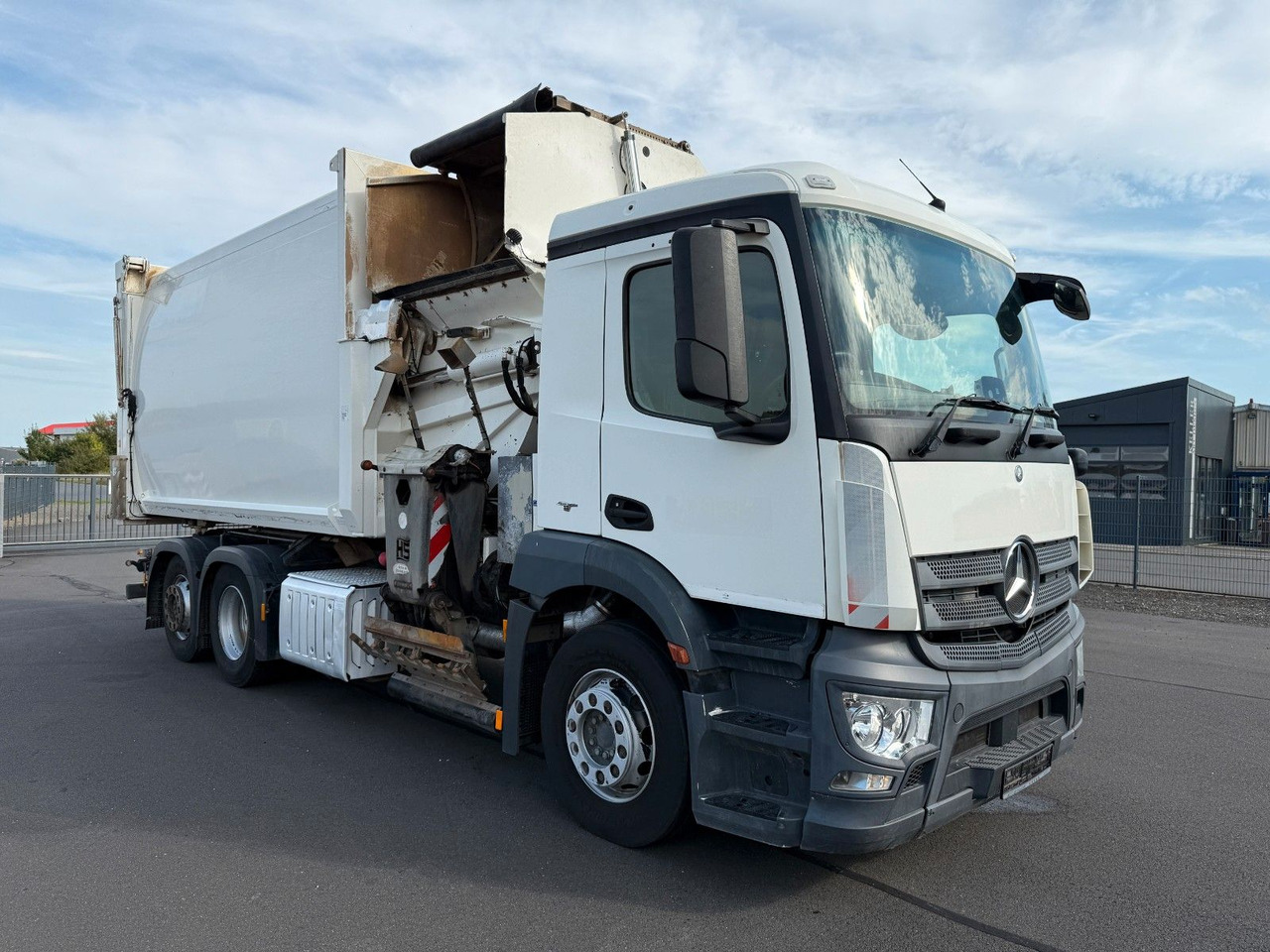 Mercedes-Benz Antos 2533 Seitenlader HS SL- VK- F - Szemetesautó: 3 kép. Mercedes-Benz Antos 2533 Seitenlader HS SL- VK- F - Szemetesautó: 3 kép.