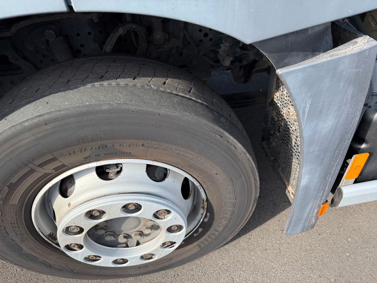Mercedes-Benz Antos 2533 Seitenlader HS SL- VK- F - Szemetesautó: 4 kép. Mercedes-Benz Antos 2533 Seitenlader HS SL- VK- F - Szemetesautó: 4 kép.