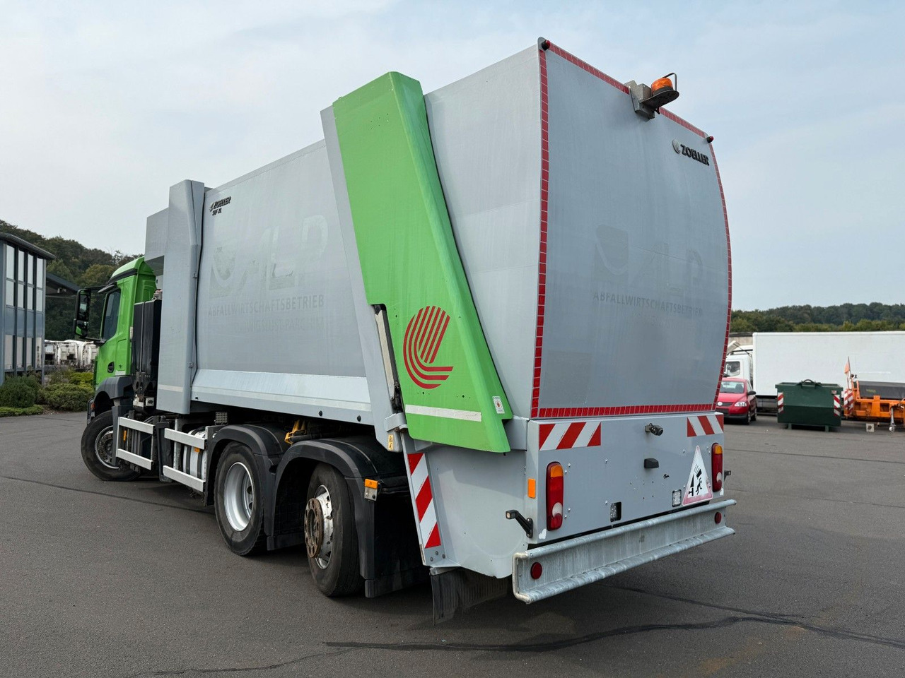 Mercedes-Benz Antos 2533 Seitenlader Zoeller SLF XL - Szemetesautó: 5 kép. Mercedes-Benz Antos 2533 Seitenlader Zoeller SLF XL - Szemetesautó: 5 kép.