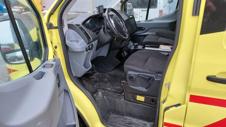 FORD TRANSIT 2,0TDI AMBULANCE KLIMA 12.2018 EURO 6, 3 UNITS - Mentőautó: 5 kép. FORD TRANSIT 2,0TDI AMBULANCE KLIMA 12.2018 EURO 6, 3 UNITS - Mentőautó: 5 kép.