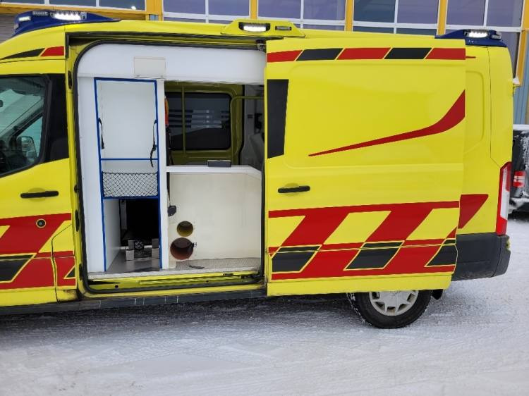 FORD TRANSIT 2,0TDI AMBULANCE KLIMA 4.2018 EURO 6, 3 UNITS - Mentőautó: 4 kép. FORD TRANSIT 2,0TDI AMBULANCE KLIMA 4.2018 EURO 6, 3 UNITS - Mentőautó: 4 kép.
