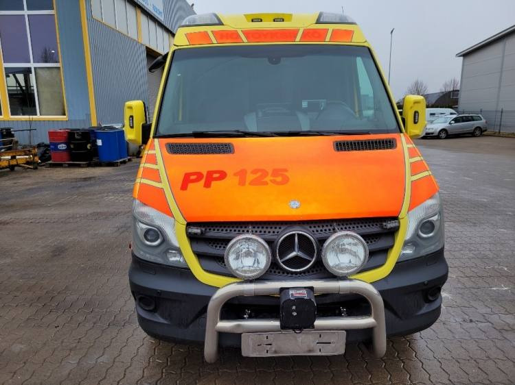 MERCEDES – BENZ SPRINTER 2.2D AMBULANCE (PROFILE) KLIMA 11.2014 EURO 5 - Mentőautó: 2 kép. MERCEDES – BENZ SPRINTER 2.2D AMBULANCE (PROFILE) KLIMA 11.2014 EURO 5 - Mentőautó: 2 kép.
