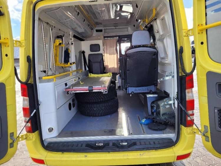 MERCEDES – BENZ SPRINTER 3.0D AMBULANCE (PROFILE) KLIMA 2.2016 EURO 6 - Mentőautó: 4 kép. MERCEDES – BENZ SPRINTER 3.0D AMBULANCE (PROFILE) KLIMA 2.2016 EURO 6 - Mentőautó: 4 kép.