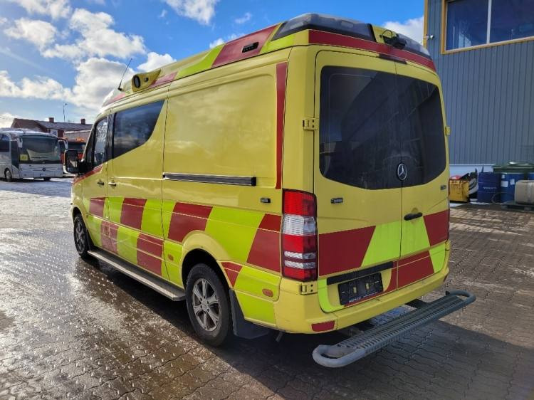 MERCEDES – BENZ SPRINTER 3.0D AMBULANCE (PROFILE) KLIMA 2.2016 EURO 6 - Mentőautó: 3 kép. MERCEDES – BENZ SPRINTER 3.0D AMBULANCE (PROFILE) KLIMA 2.2016 EURO 6 - Mentőautó: 3 kép.