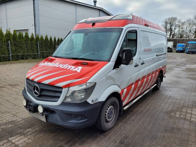 MERCEDES – BENZ SPRINTER 319 3.0D AMBULANCE (PROFILE) KLIMA, 6.2017, EURO 6 - Mentőautó: 2 kép. MERCEDES – BENZ SPRINTER 319 3.0D AMBULANCE (PROFILE) KLIMA, 6.2017, EURO 6 - Mentőautó: 2 kép.