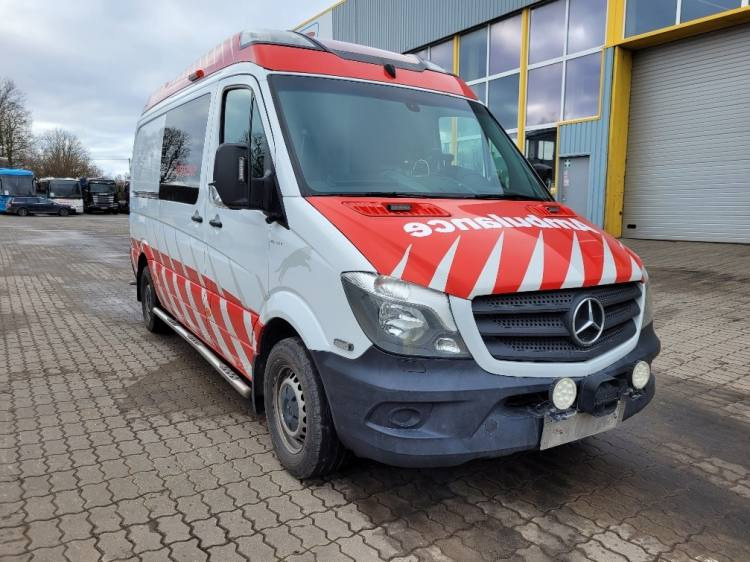 MERCEDES – BENZ SPRINTER 319 3.0D AMBULANCE (PROFILE) KLIMA, 6.2017, EURO 6 - Mentőautó: 1 kép. MERCEDES – BENZ SPRINTER 319 3.0D AMBULANCE (PROFILE) KLIMA, 6.2017, EURO 6 - Mentőautó: 1 kép.