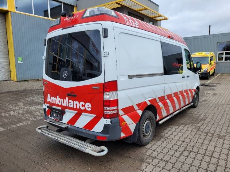 MERCEDES – BENZ SPRINTER 319 3.0D AMBULANCE (PROFILE) KLIMA, 6.2017, EURO 6 - Mentőautó: 4 kép. MERCEDES – BENZ SPRINTER 319 3.0D AMBULANCE (PROFILE) KLIMA, 6.2017, EURO 6 - Mentőautó: 4 kép.