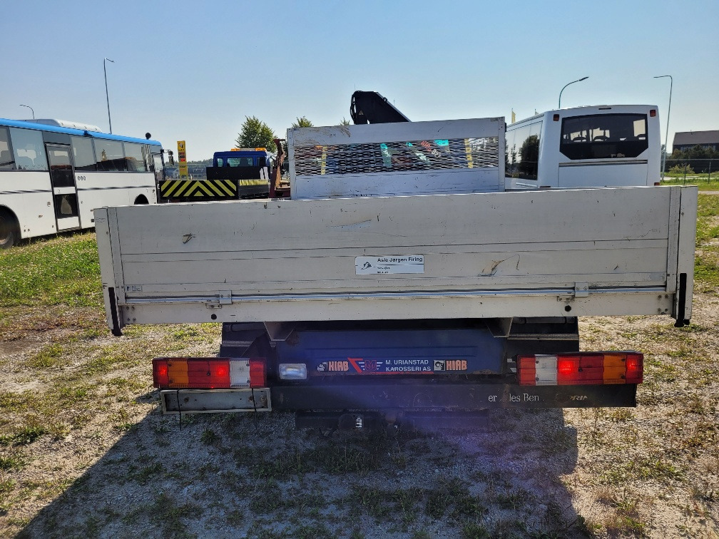 MERCEDES – BENZ SPRINTER 616CDI HIAB 027-2 Crane 10.2004 - Platós kisteherautó: 5 kép. MERCEDES – BENZ SPRINTER 616CDI HIAB 027-2 Crane 10.2004 - Platós kisteherautó: 5 kép.