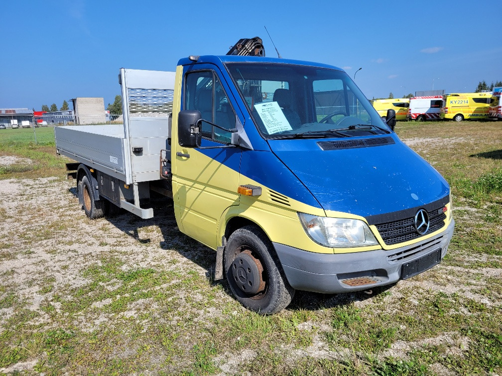MERCEDES – BENZ SPRINTER 616CDI HIAB 027-2 Crane 10.2004 - Platós kisteherautó: 1 kép. MERCEDES – BENZ SPRINTER 616CDI HIAB 027-2 Crane 10.2004 - Platós kisteherautó: 1 kép.