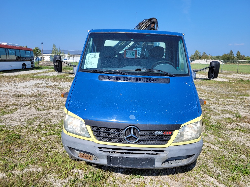 MERCEDES – BENZ SPRINTER 616CDI HIAB 027-2 Crane 10.2004 - Platós kisteherautó: 3 kép. MERCEDES – BENZ SPRINTER 616CDI HIAB 027-2 Crane 10.2004 - Platós kisteherautó: 3 kép.