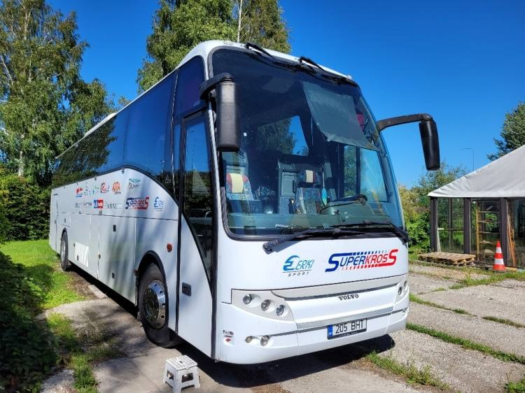 VOLVO B12M BERKHOF AXIAL70 MOTORHOME KLIMA 3.2003 - Távolsági busz: 1 kép. VOLVO B12M BERKHOF AXIAL70 MOTORHOME KLIMA 3.2003 - Távolsági busz: 1 kép.