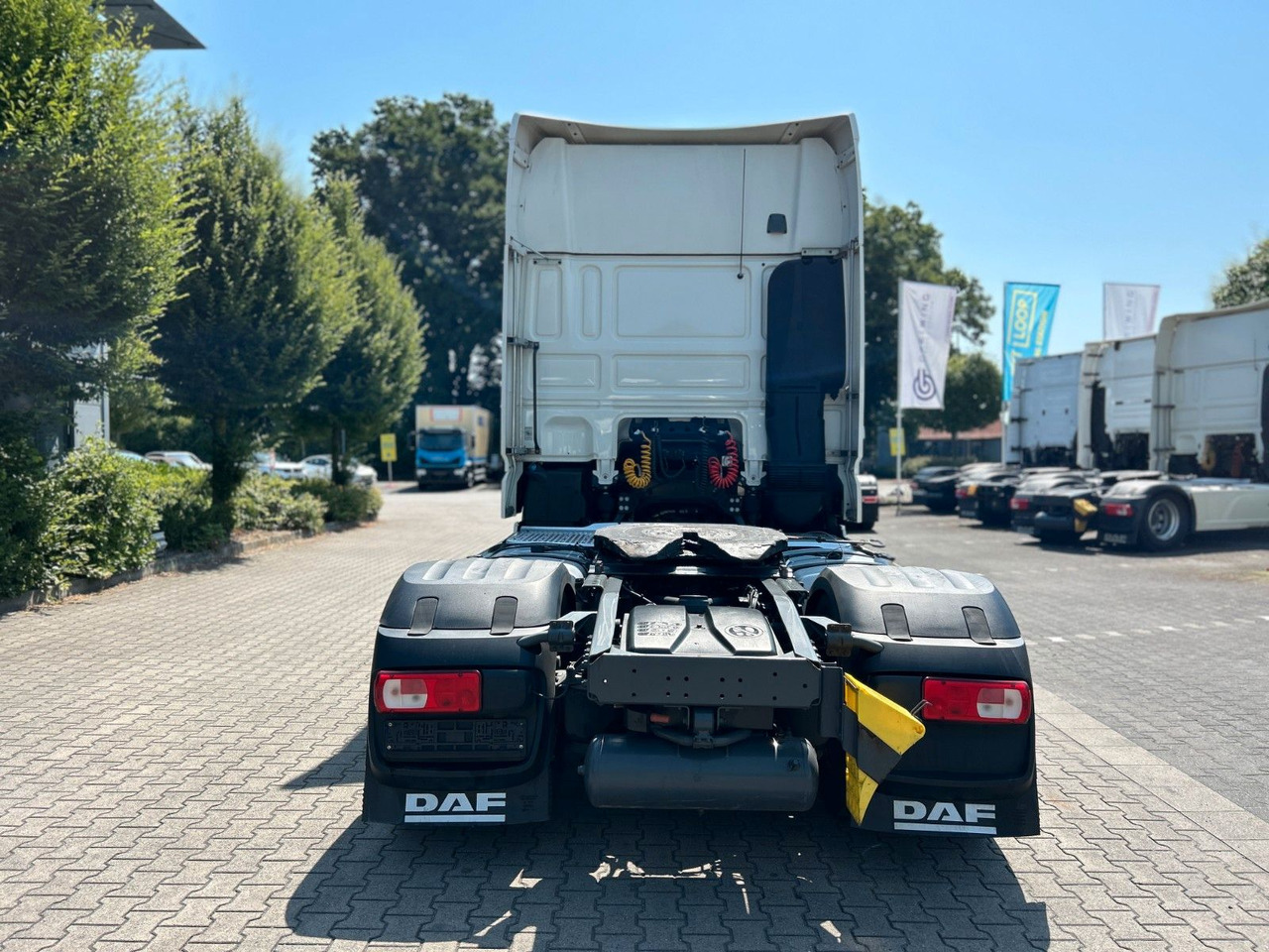 DAF XF 530 FT SSC, Standklima - Nyergesvontató: 4 kép. DAF XF 530 FT SSC, Standklima - Nyergesvontató: 4 kép.