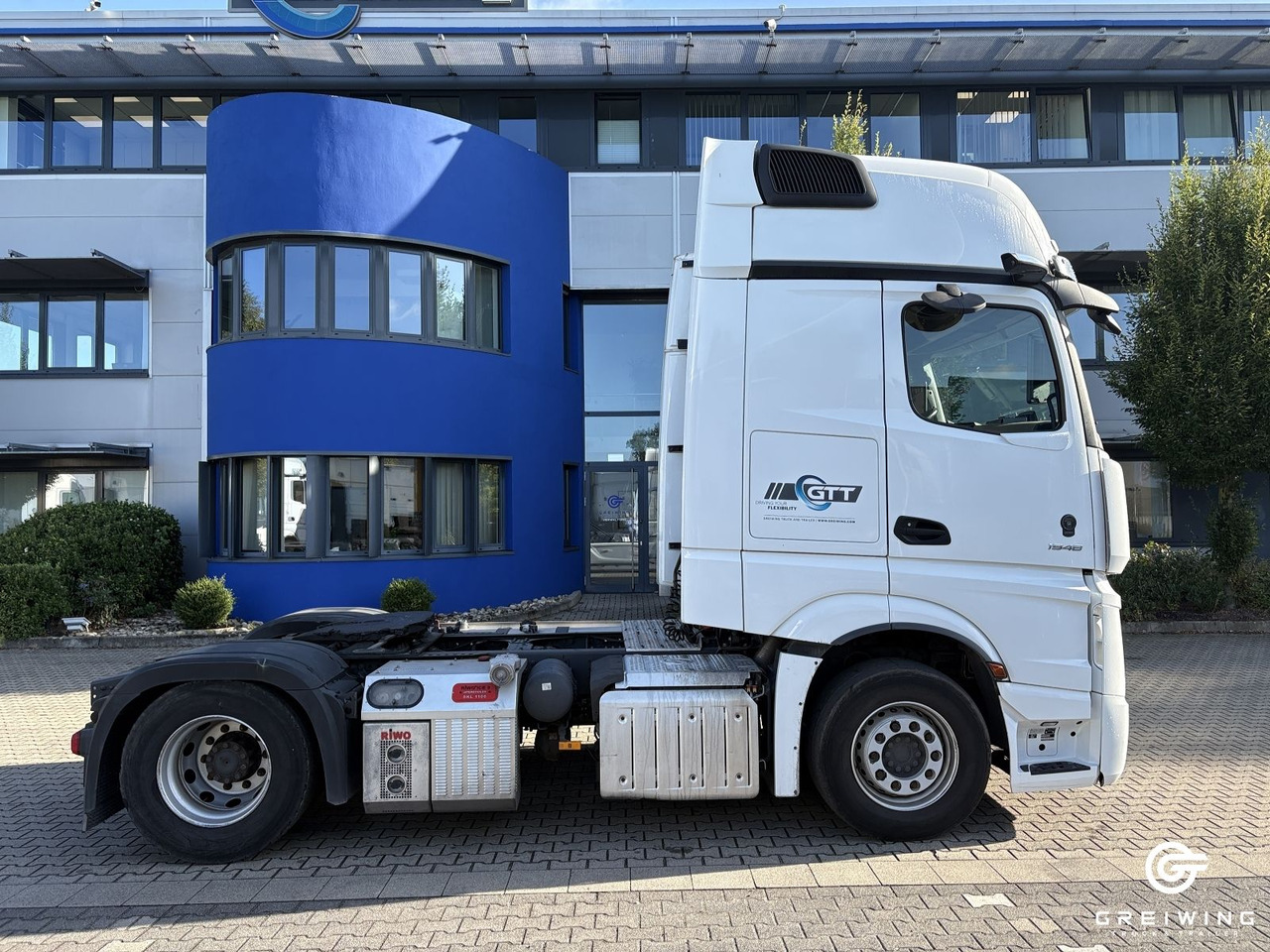 Mercedes-Benz 1848 Giga, NA, ADR, Kompressor - Nyergesvontató: 2 kép. Mercedes-Benz 1848 Giga, NA, ADR, Kompressor - Nyergesvontató: 2 kép.