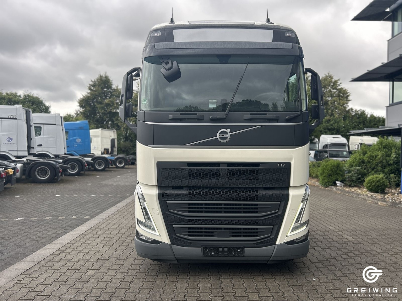 Volvo FH 500 4x2, Globetrotter XL, Turbocomp., Retarde - Nyergesvontató: 2 kép. Volvo FH 500 4x2, Globetrotter XL, Turbocomp., Retarde - Nyergesvontató: 2 kép.