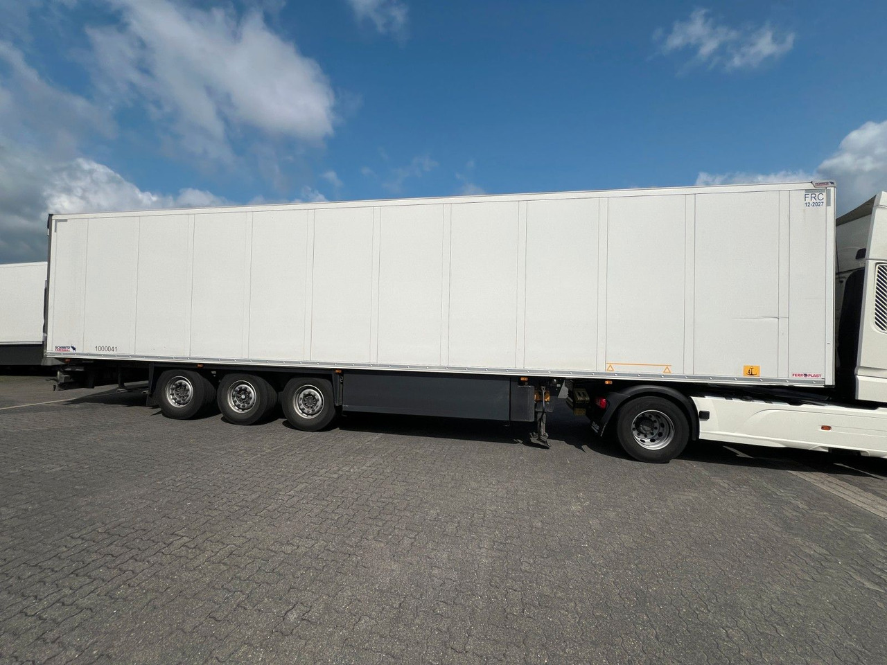 Schmitz Cargobull SKO 24/L - 13.4 FP 45 Cool V7, Schmitz S.CU V2.0 - Félpótkocsi hűtős: 2 kép. Schmitz Cargobull SKO 24/L - 13.4 FP 45 Cool V7, Schmitz S.CU V2.0 - Félpótkocsi hűtős: 2 kép.