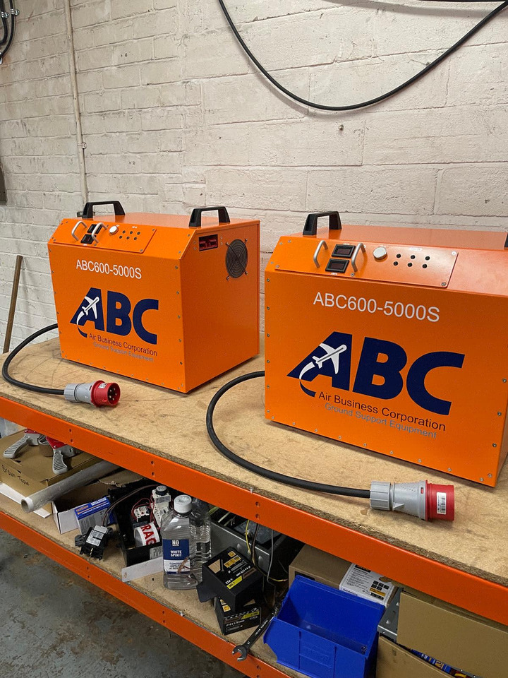 AirBusiness eGPU S5000 - Földi áramforrás: 1 kép. AirBusiness eGPU S5000 - Földi áramforrás: 1 kép.